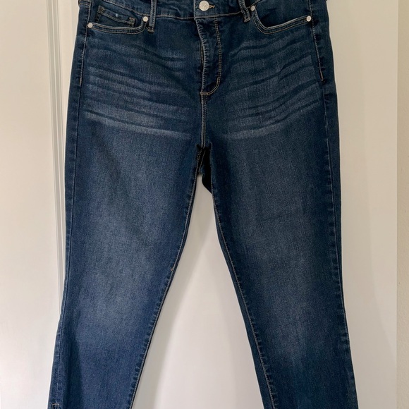 Denim Capris Length Jeans - Picture 2 of 7